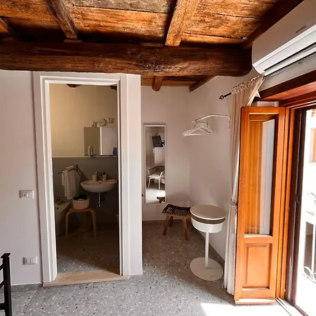 Pavone's House Bed & Breakfast