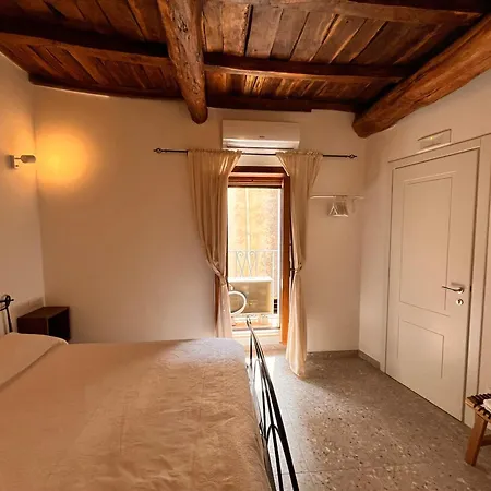 Pavone's House Bed & Breakfast *